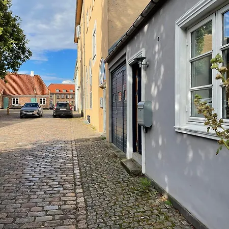 Taet Pa Torv, Total Nyrenoveret 公寓 *