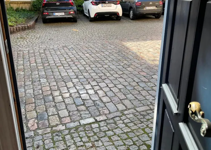 Taet Pa Torv, Total Nyrenoveret Apartman *