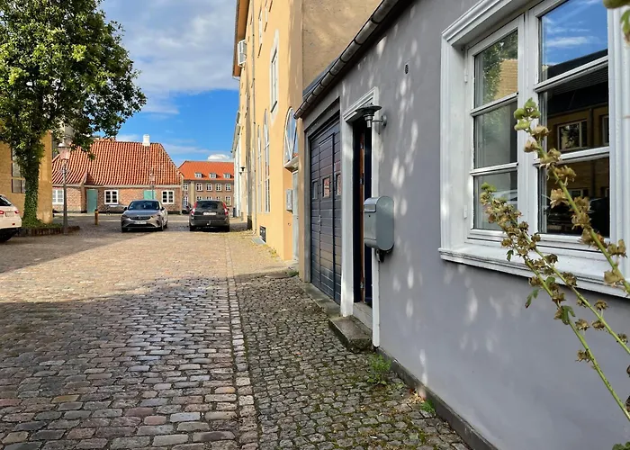 Taet Pa Torv, Total Nyrenoveret Apartmán *