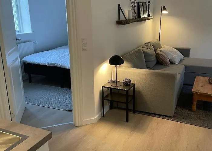 Appartement Taet Pa Torv, Total Nyrenoveret